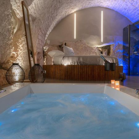Malolu Luxurysuite オストゥーニ エクステリア 写真