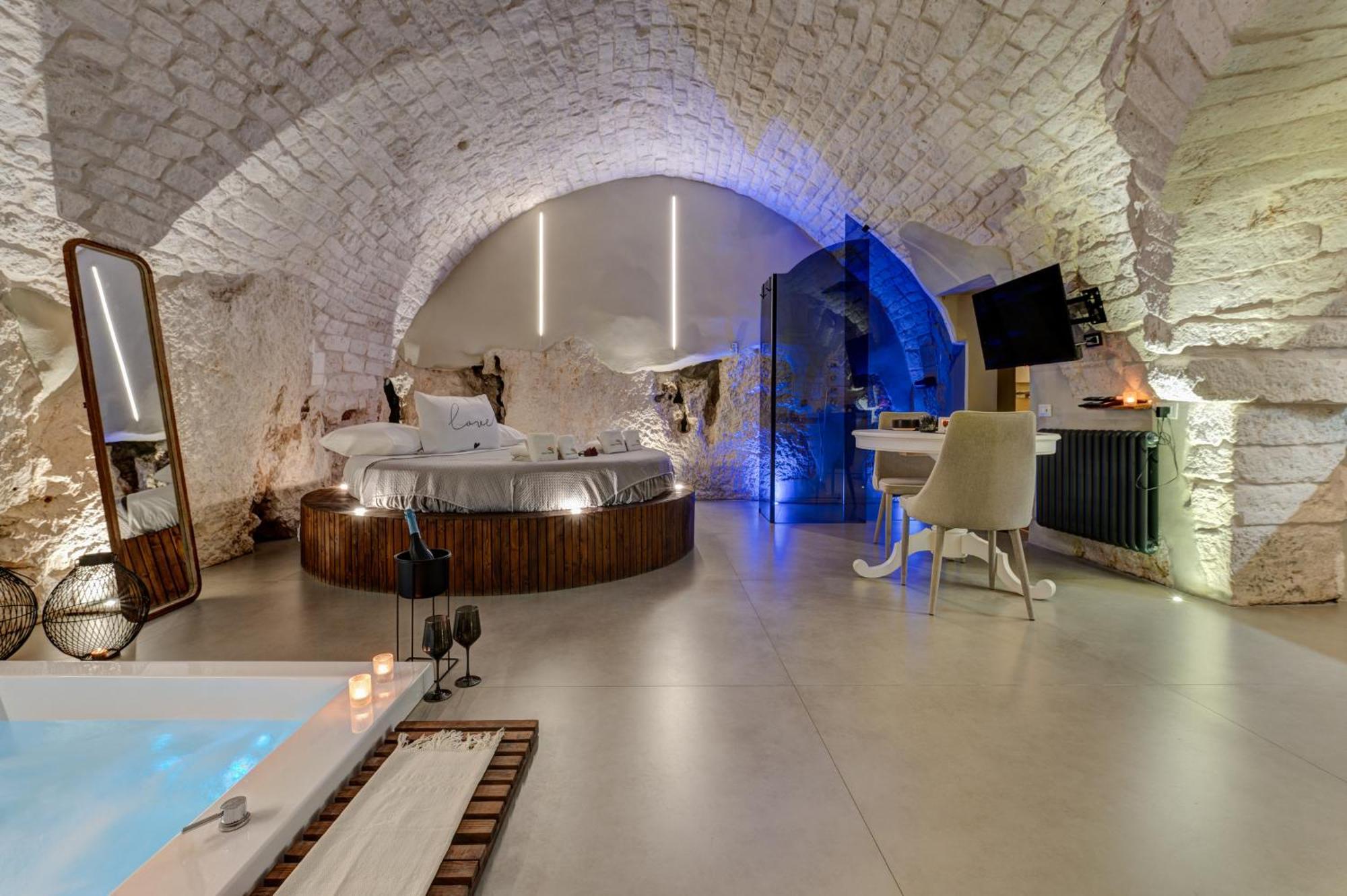 Malolu Luxurysuite オストゥーニ エクステリア 写真