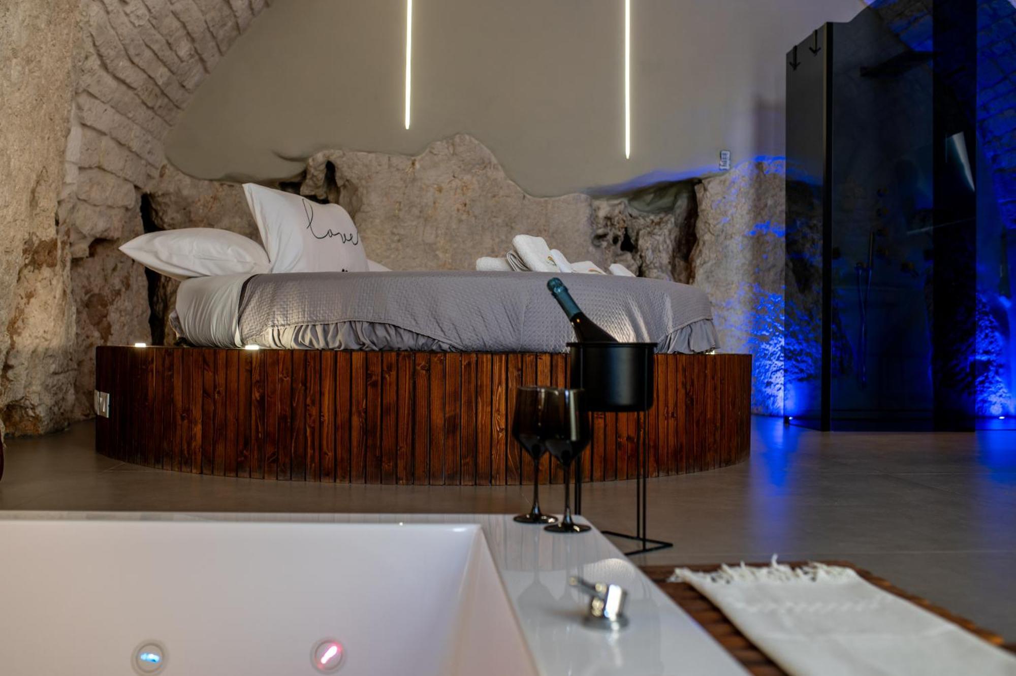 Malolu Luxurysuite オストゥーニ エクステリア 写真