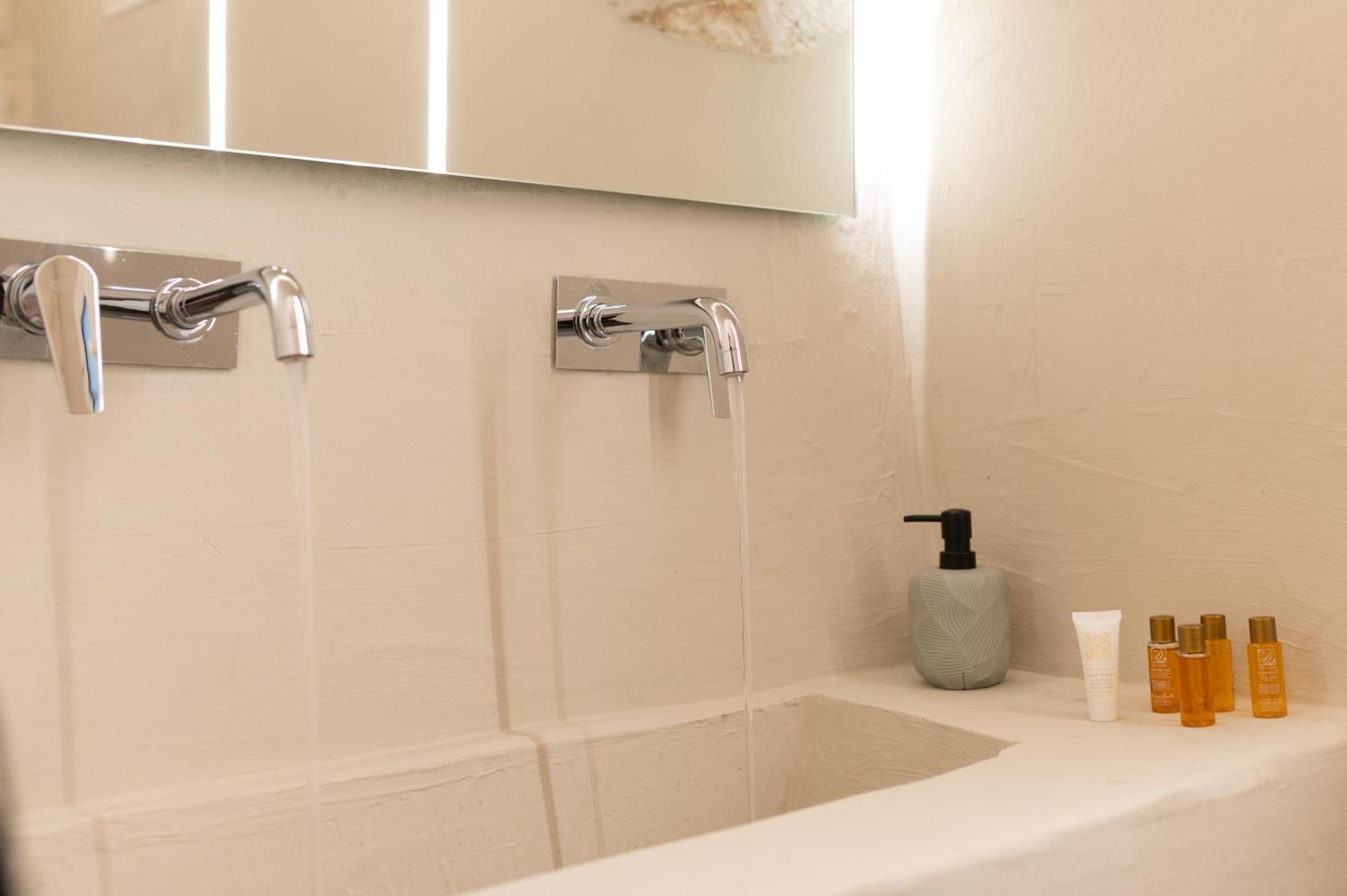 Malolu Luxurysuite オストゥーニ エクステリア 写真
