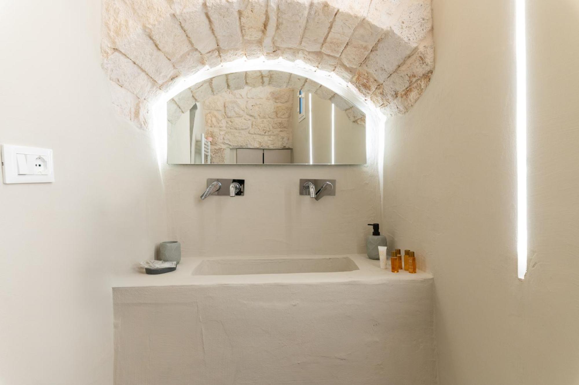 Malolu Luxurysuite オストゥーニ エクステリア 写真