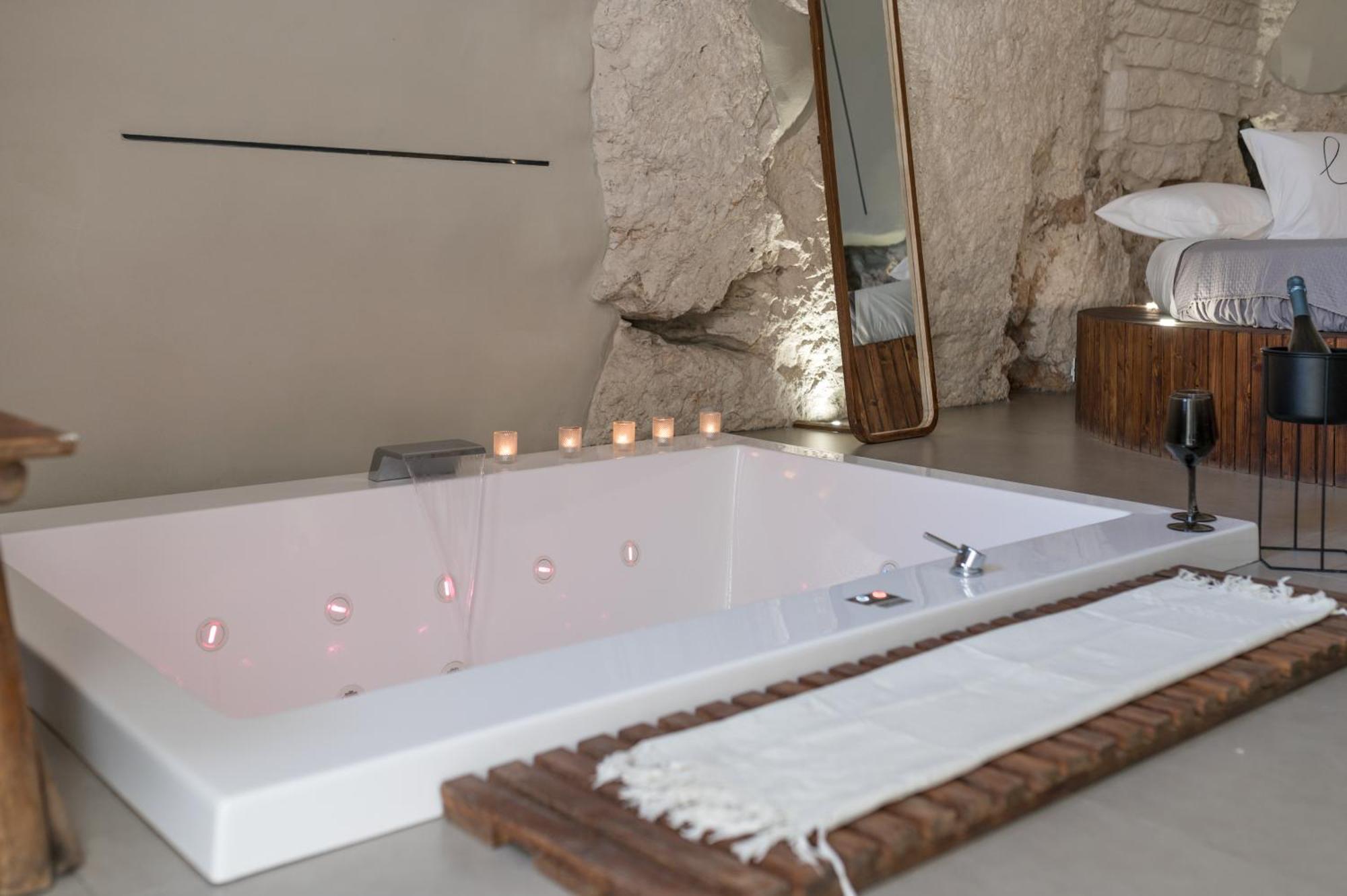 Malolu Luxurysuite オストゥーニ エクステリア 写真