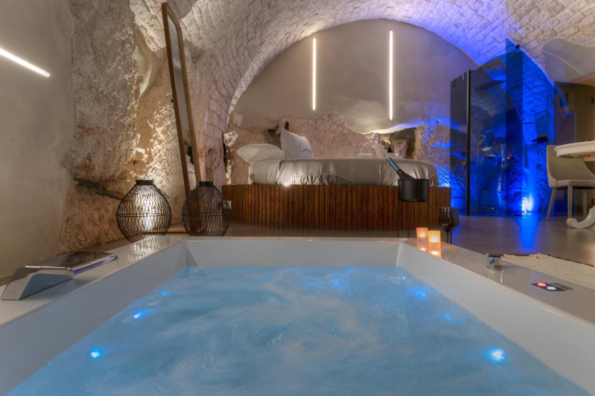 Malolu Luxurysuite オストゥーニ エクステリア 写真