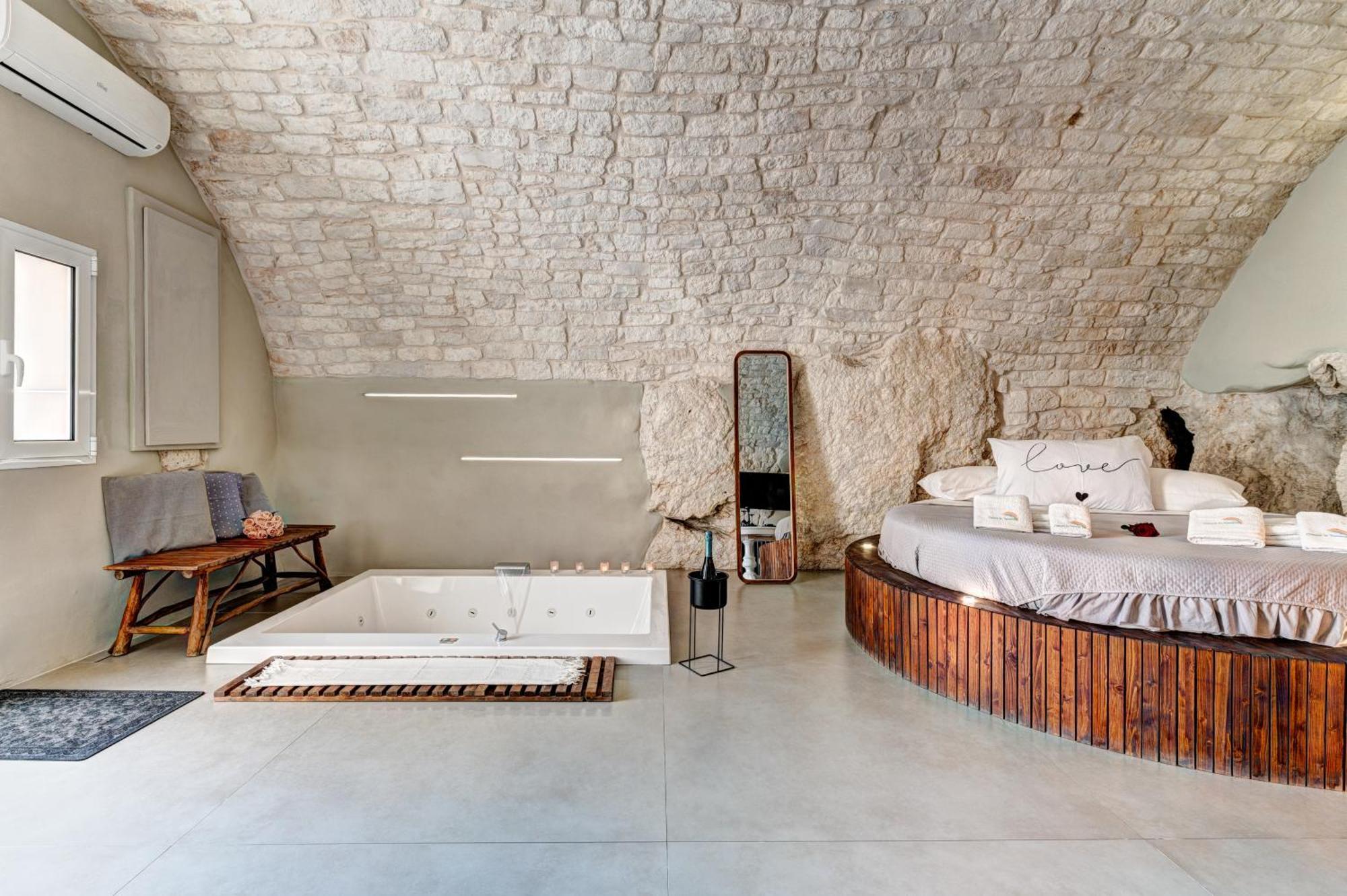 Malolu Luxurysuite オストゥーニ エクステリア 写真