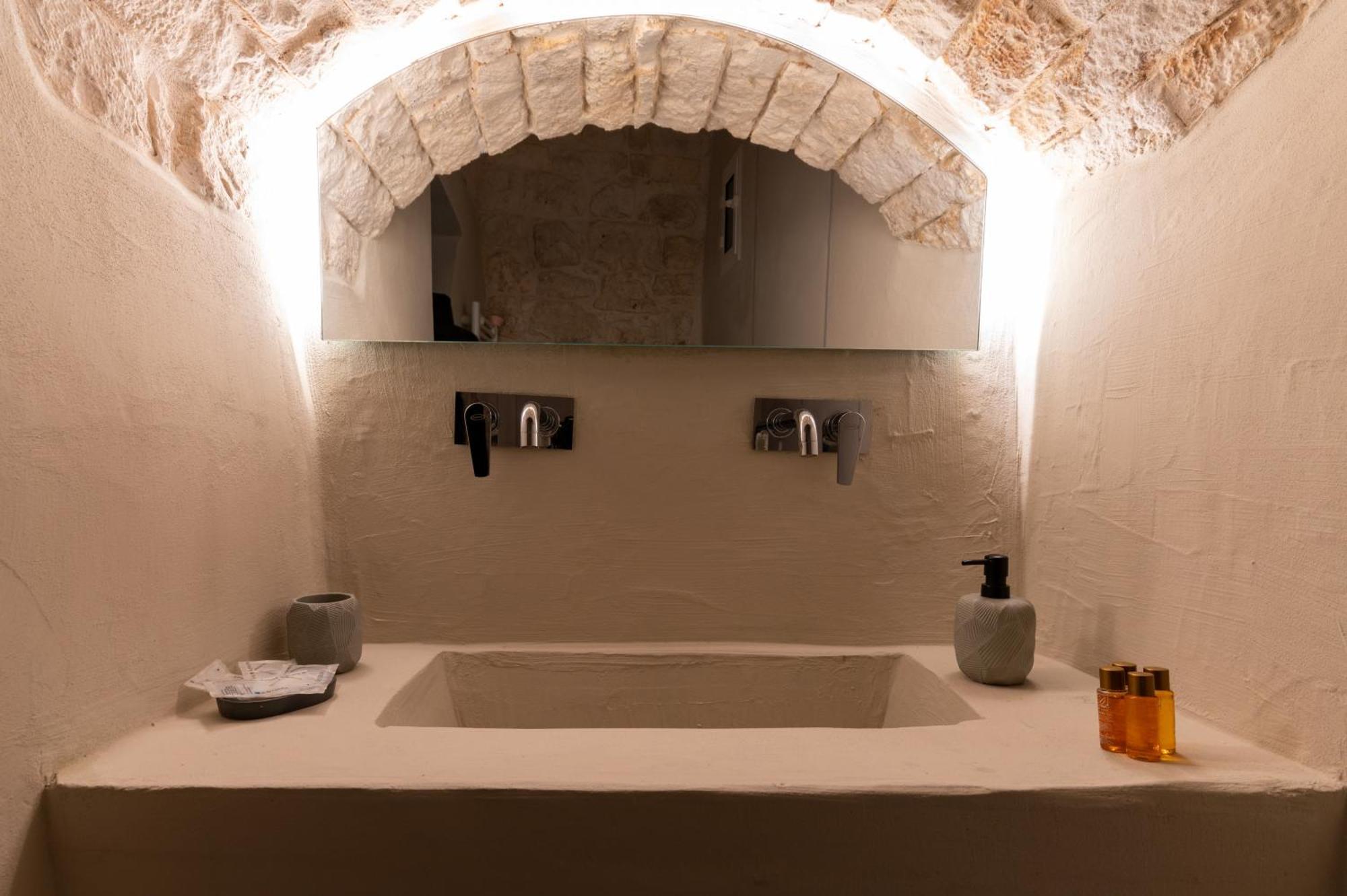 Malolu Luxurysuite オストゥーニ エクステリア 写真