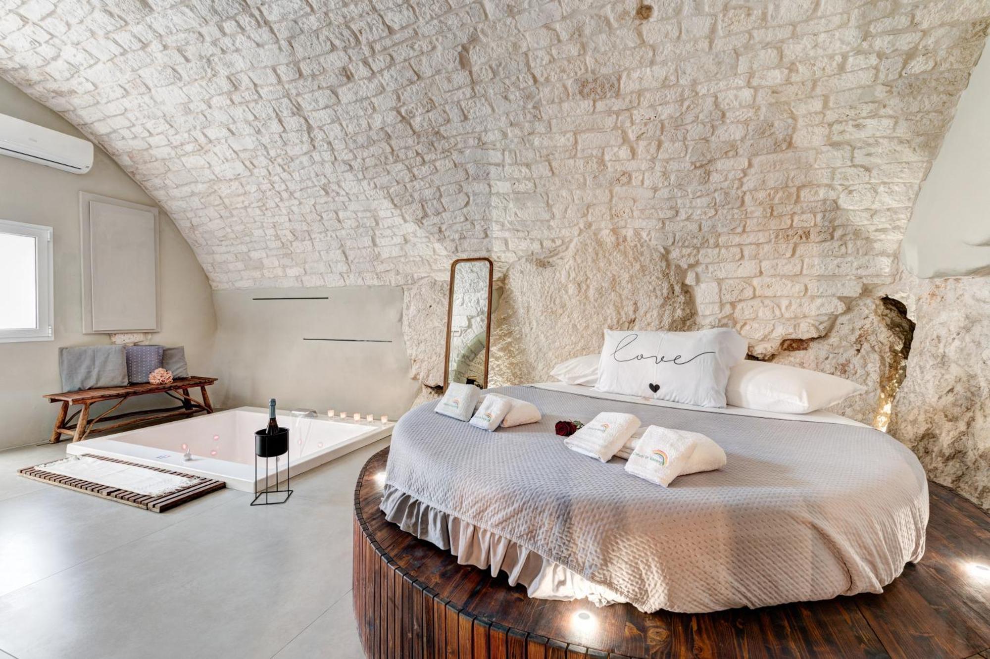 Malolu Luxurysuite オストゥーニ エクステリア 写真