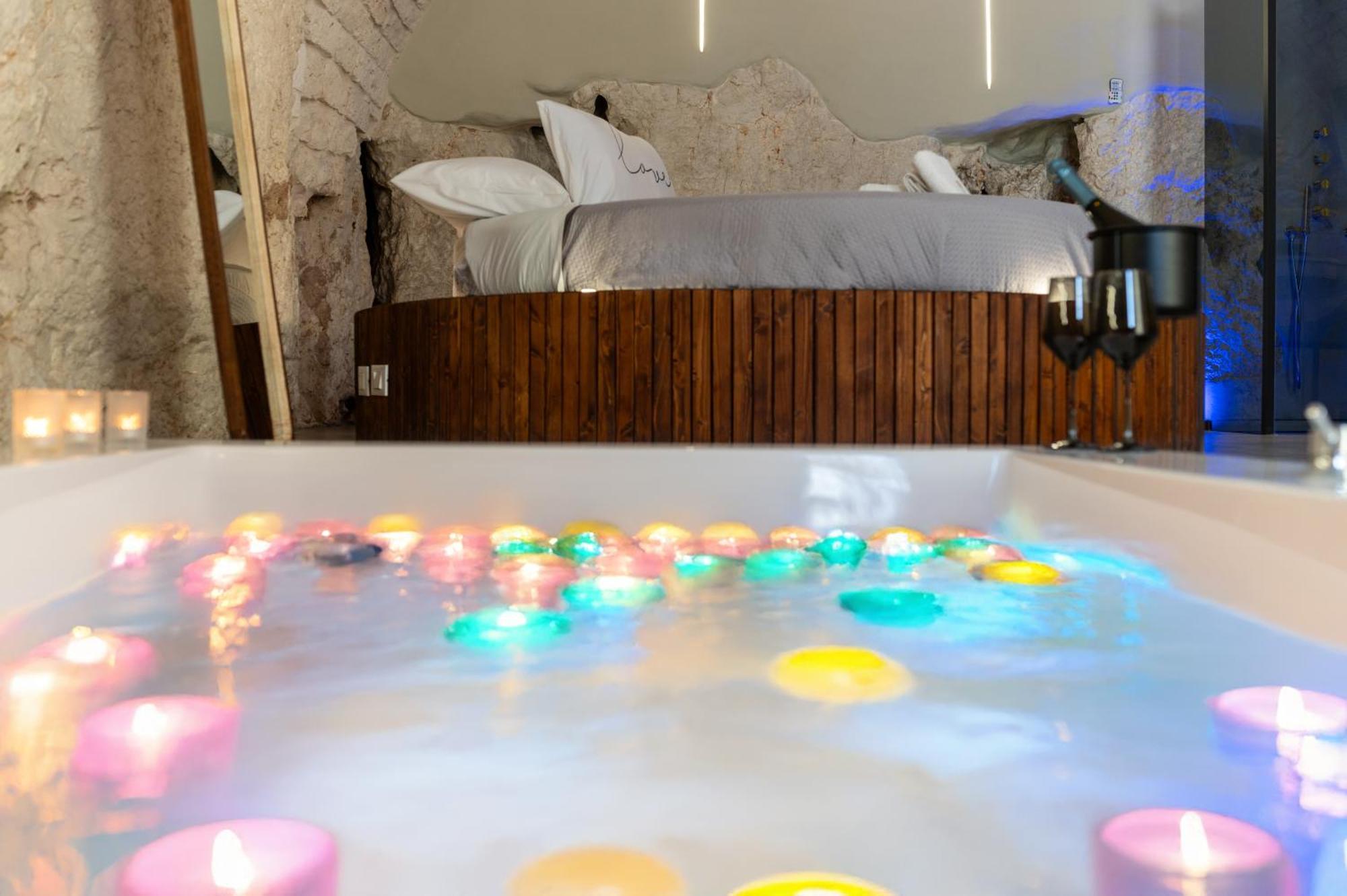 Malolu Luxurysuite オストゥーニ エクステリア 写真
