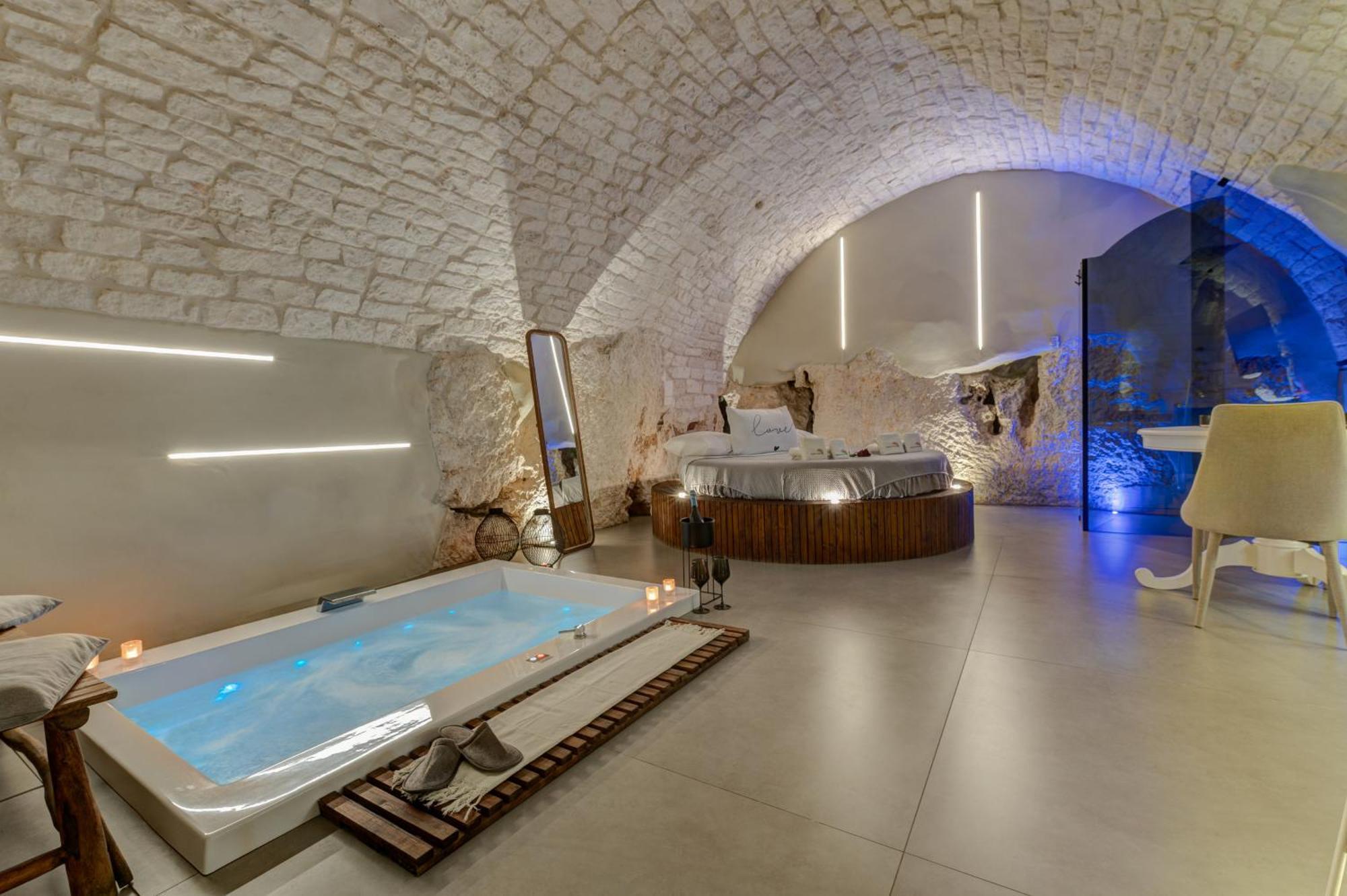 Malolu Luxurysuite オストゥーニ エクステリア 写真