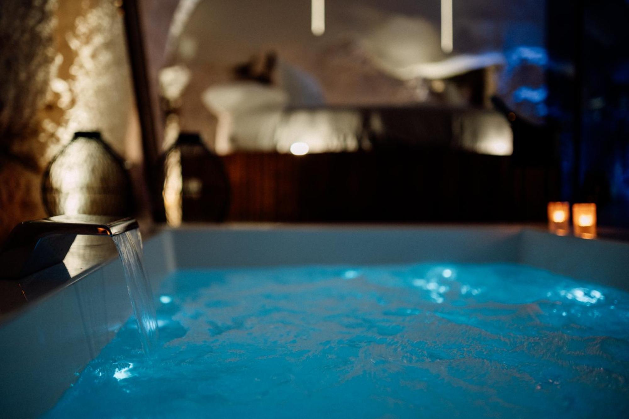 Malolu Luxurysuite オストゥーニ エクステリア 写真